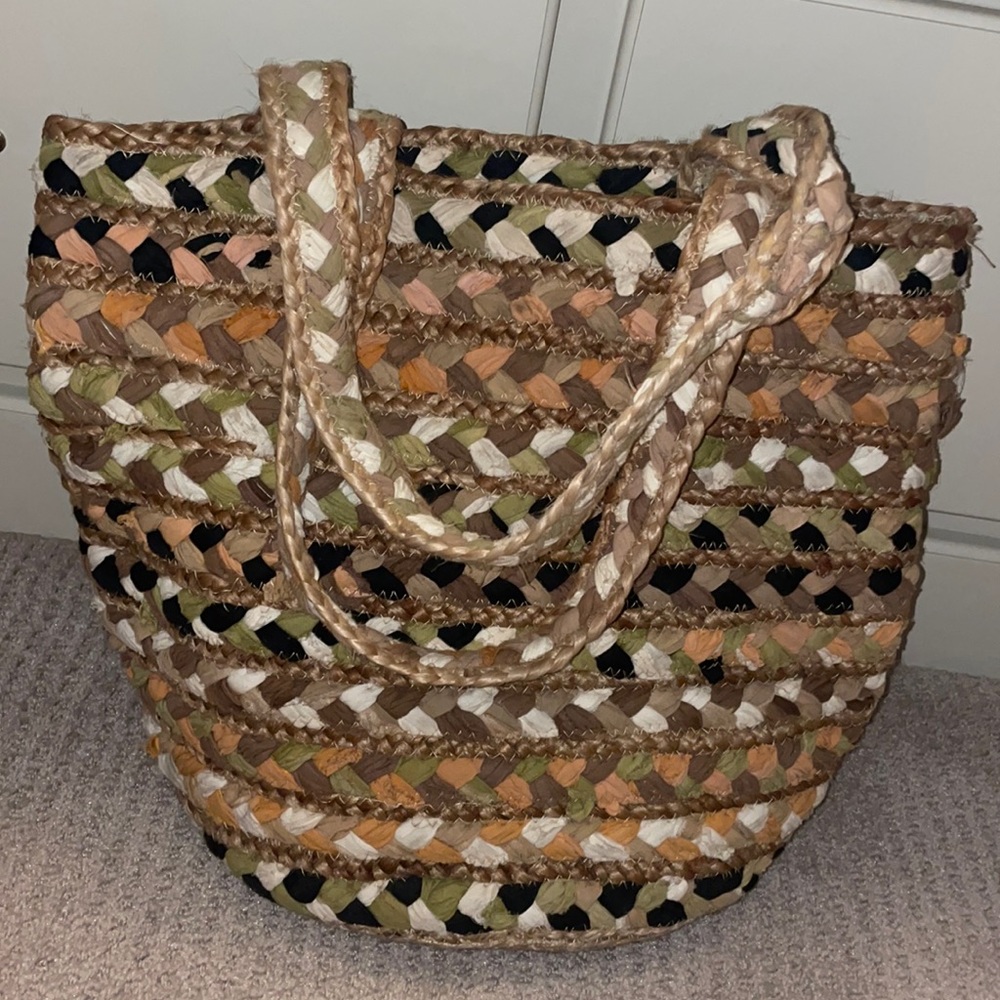 Woven jute tote bag